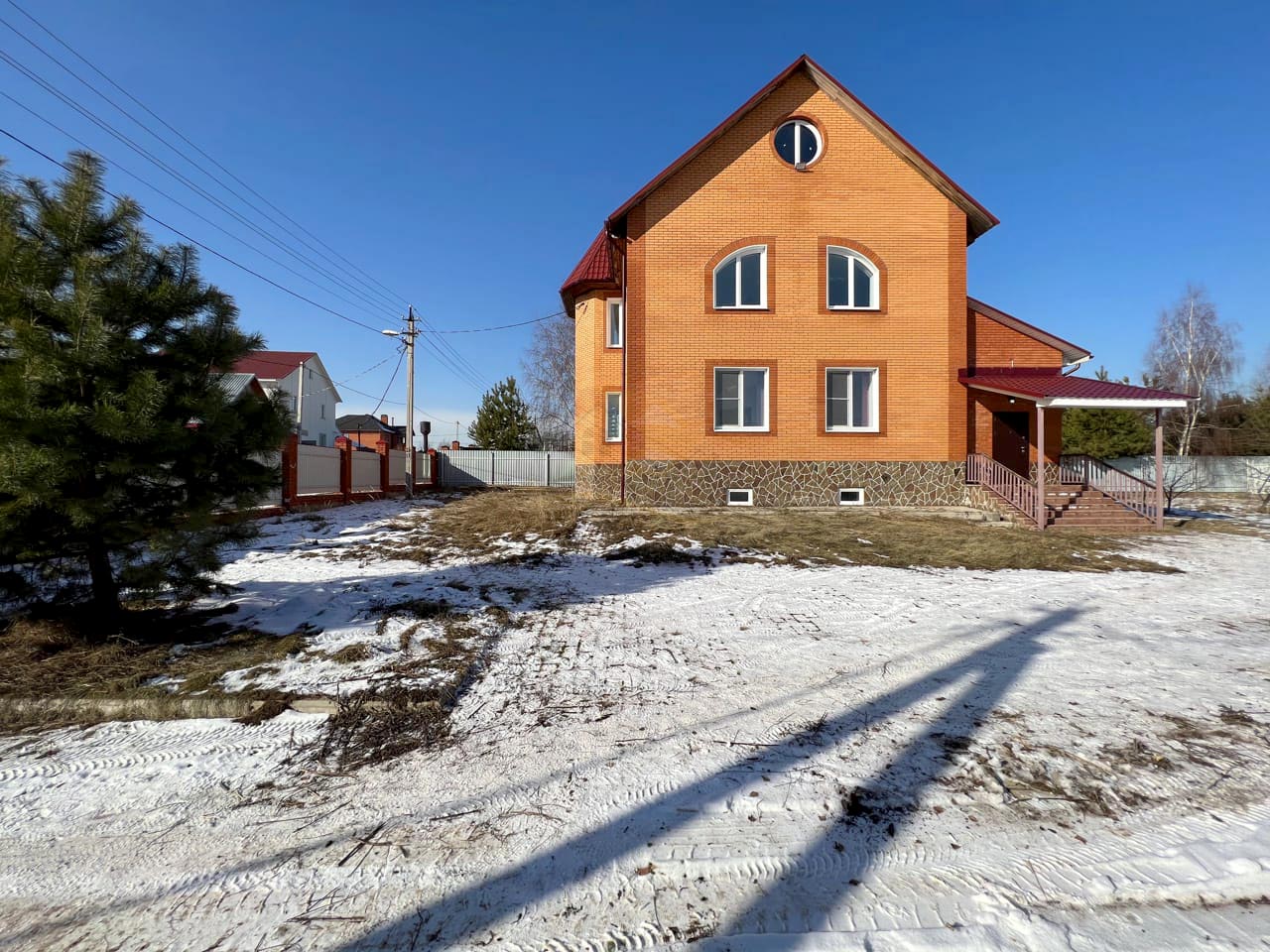 Дом 380 м² с участком 12,5 соток в Дмитровском районе – газ, электричество, удобная планировка! / 19000000 руб. / КварталСити
