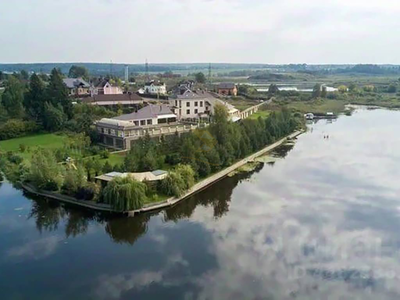 Загородная резиденция 1200 кв. м. на участке 26 сот. в Дмитровском районе. Московская область / 180000000 руб. / КварталСити